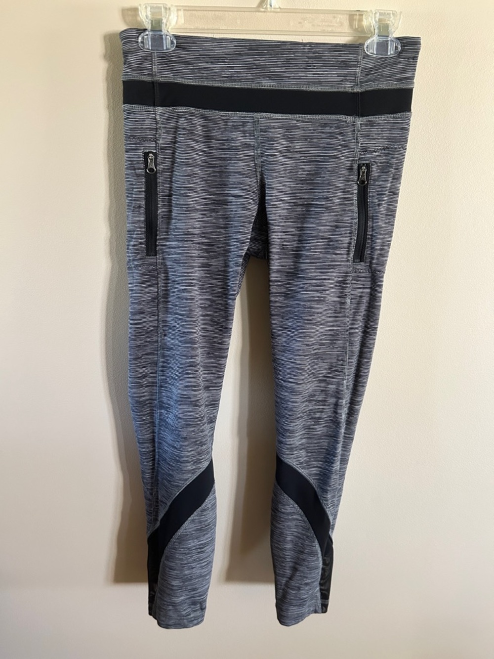 Women’s Lululemon Inspire Tight II Leggings in black and white stripped pattern